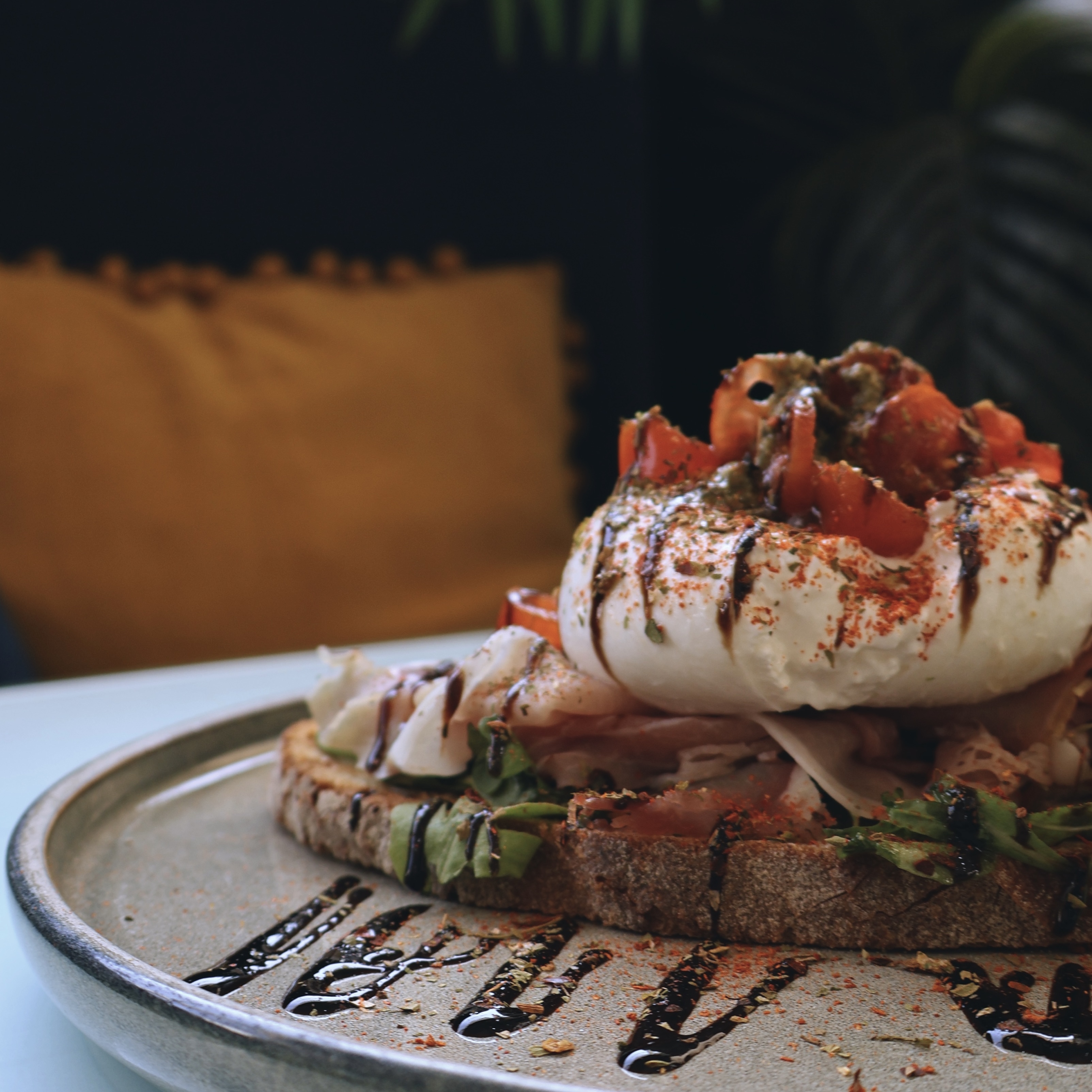 Mafra bread, burrata cheese, arugula, parma ham, homemade pesto sauce, cherry tomato, balsamic cream, spices